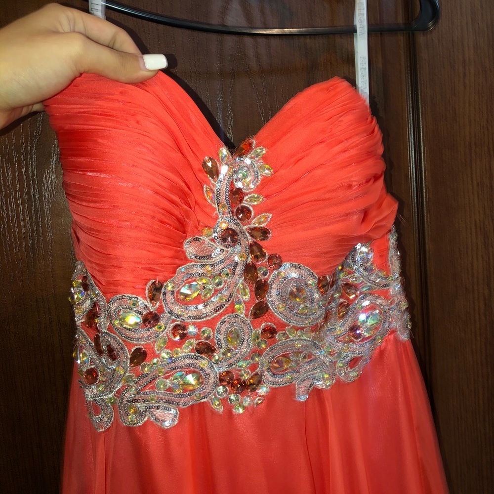 Dress - Picture 4 of 4